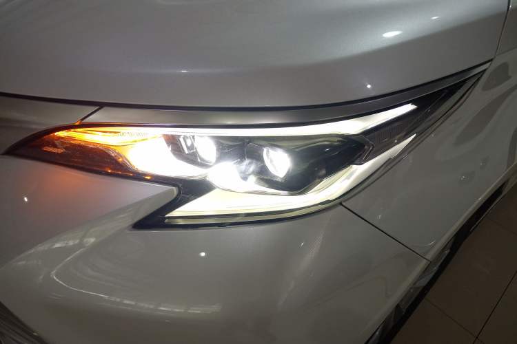 Used Toyota SIENNA 2021 2.5L Hybrid Platinum Edition Left Front Headlight