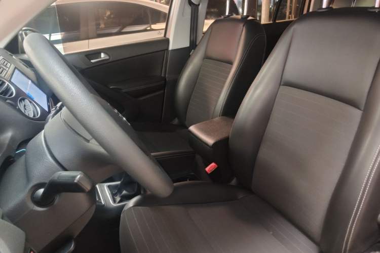 Used Volkswagen Tiguan 2016 300TSI Manual Two-Wheel Drive Trend Edition Left Front Seat