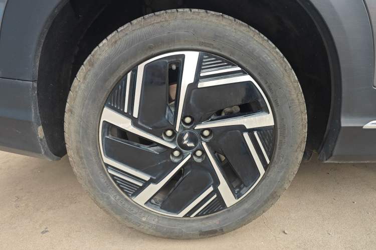 Used Wuling Xingguang S 2024 510km Flagship Edition Right Rear Wheel Hub