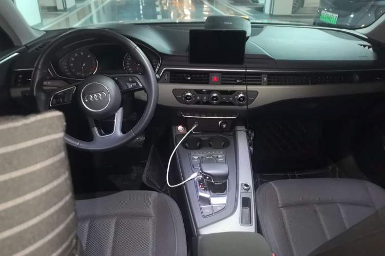 Used Audi A4L 2019 40 TFSI Ambition China VI