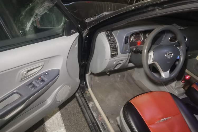 Used Soueast V3 Lingyue 2011 1.5L Manual Happiness Edition Driver Seat