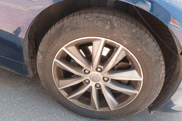 Used Infiniti Q50L 2016 2.0T Comfort Edition Right Front Wheel Hub