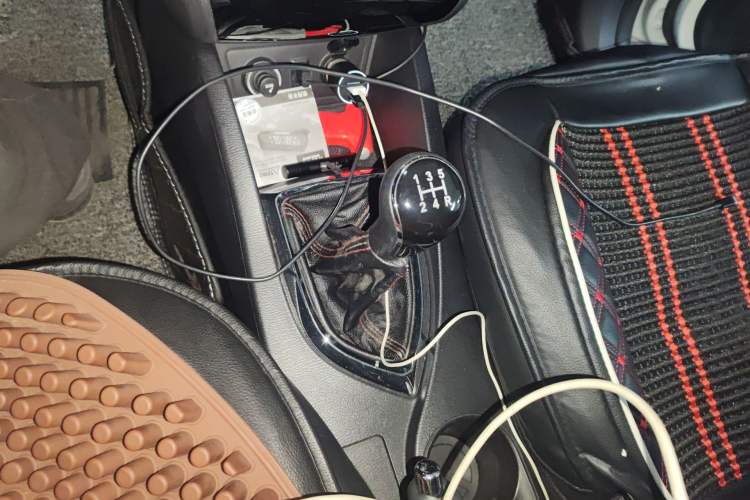 Used CHANGAN KAICHENG Oushang A600 2016 1.5L Manual Luxury 7-Seater Gear Lever