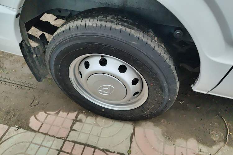 Used SAIC MAXUS Xintu V80 2025 Value Edition Aoyuntong 2.0T Manual Short Wheelbase Mid-Height 127 Ps 5/6 Seats