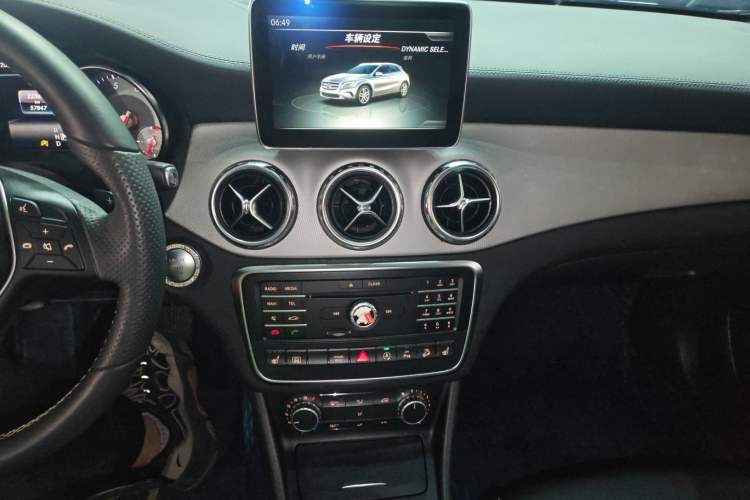 Used Mercedes-Benz GLA 2016 GLA 220 4MATIC Fashion Edition Audio And AC Panel