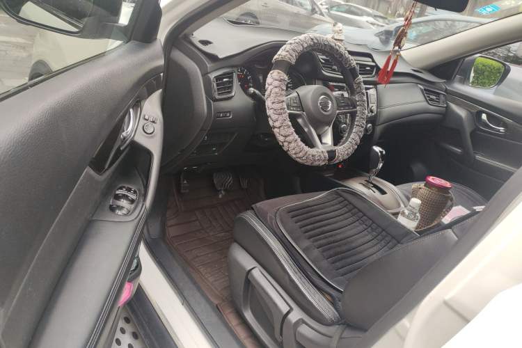 Used Nissan X-Trail 2017 2.0L CVT 7-Seater Comfort Edition 2WD Driver Seat