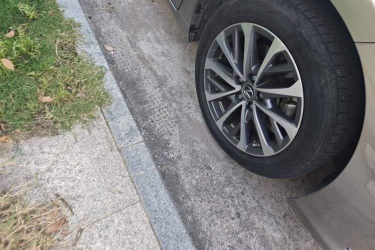 Used Lexus ES 2023 200 Excellence Edition
