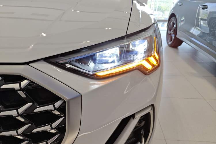 Used Audi Q3 2024 40 TFSI Fashion Dynamic Model
