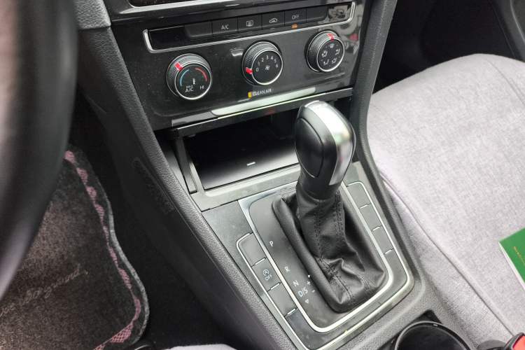 Used Volkswagen Golf 2019 280TSI DSG Comfort Version China VI Standard Gear Lever