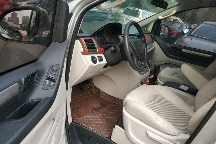 Used SAIC MAXUS G10 2016 2.0T Automatic Elite Edition
