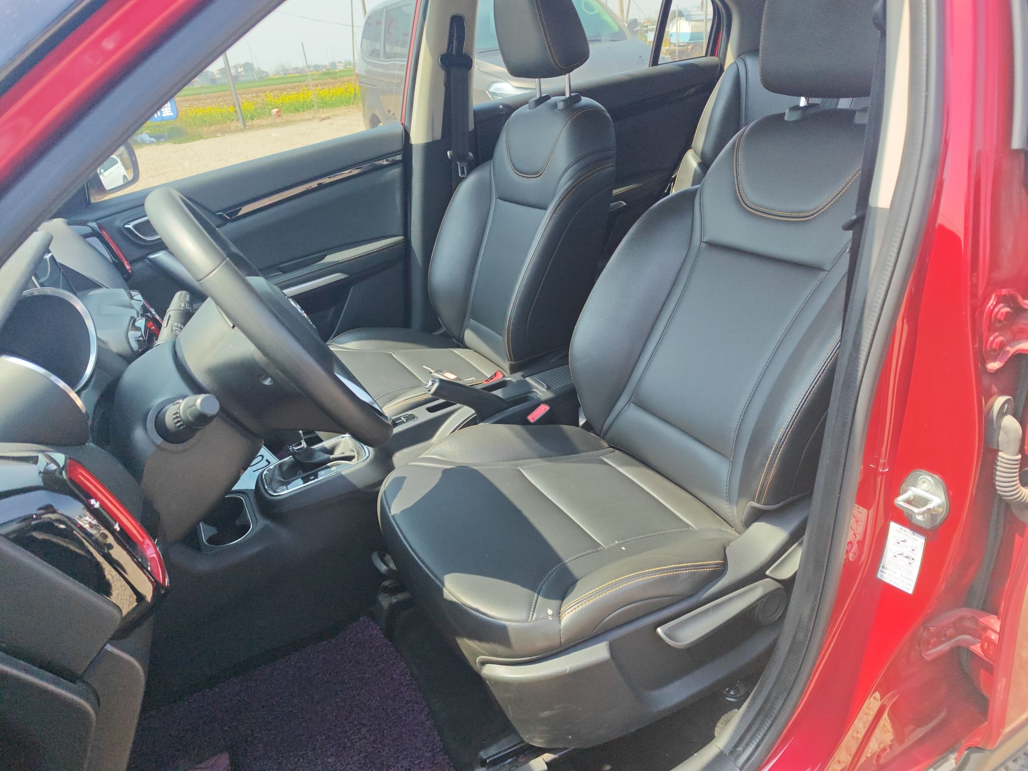 Переднее сиденье в автомобиле