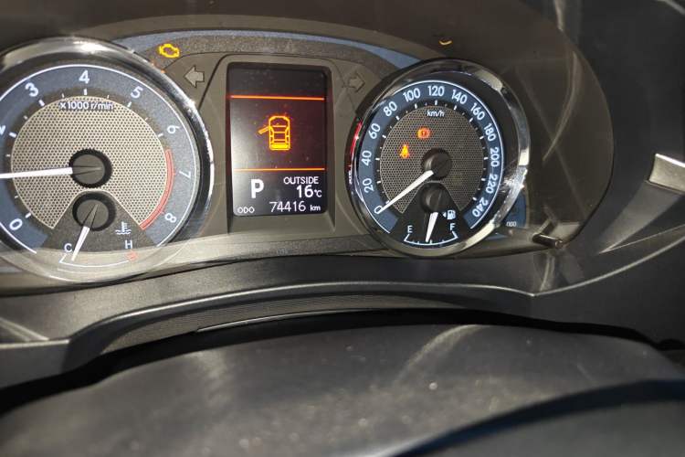 Used Toyota Corolla 2014 1.6L CVT GL-i Odometer Close Up