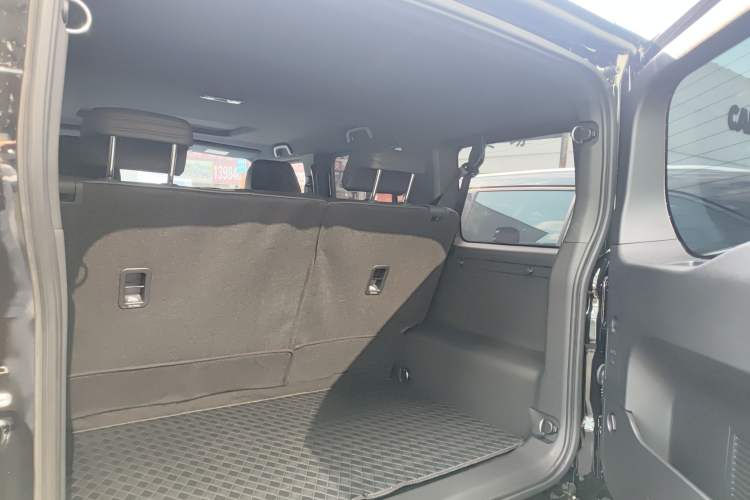 Used 212 T01 2024 2.0T Explorer Trunk