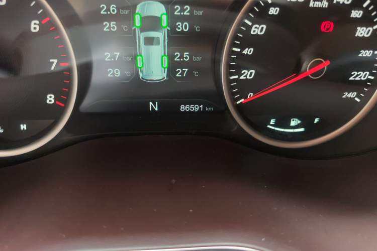 Used Baojun 730 2017 1.8L iAMT Luxury Version 7-Seater Odometer Close Up