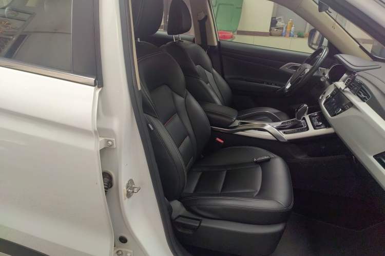 Used Geely Auto Emgrand X7 Sport 2018 1.8TD Automatic Two-Wheel Drive Smart Connect 4G Internet Edition
