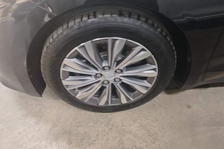 Used Hongqi E-QM5 2022 431 km Charge & Enjoy Edition Exterior 4