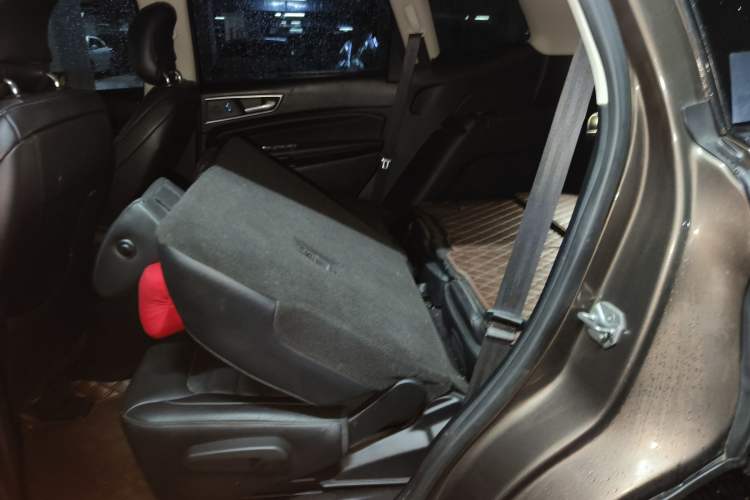 Used Ford Edge 2015 2.0T GTDi Two-Wheel-Drive High-Line Version
