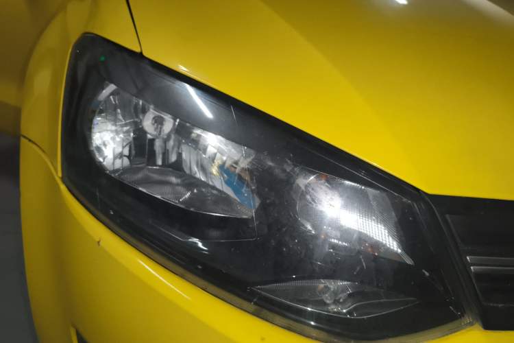 Used Volkswagen Polo 2011 1.4L Automatic ZhiShang Version Right Front Headlight