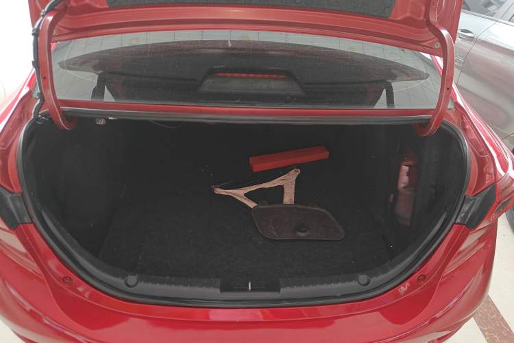 Used Mazda Mazda 3 Axela 2016 Sedan 1.5L Automatic Luxury Model
