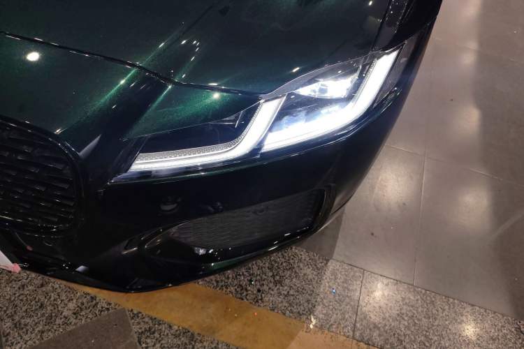 Used Jaguar XFL 2025 Model—2.0T P300, Four-Wheel Drive, 90th Anniversary Collector’s Edition
