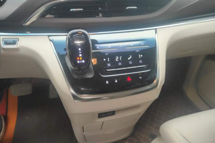 Used Buick GL8 2023 Land Executive Class Comfort Model