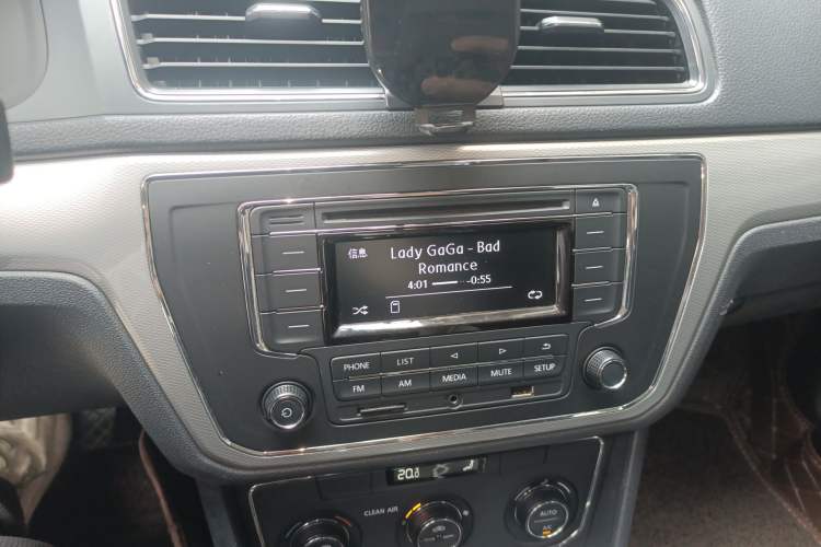 Used Volkswagen Gran Lavida 2017 230TSI DSG Comfort Edition Audio And AC Panel