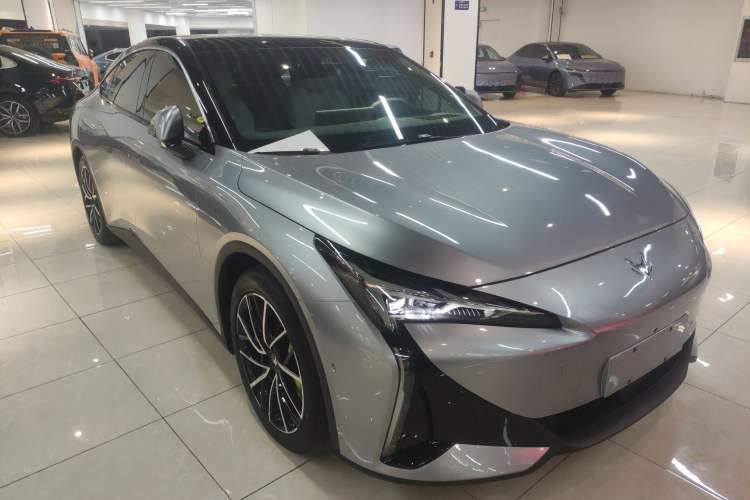 Used ARCFOX Alpha S5 2024 560MAX 185kW Front Right 45 Deg