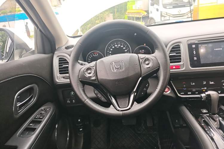 Used Honda Vezel 2015 1.8L CVT 2WD Luxury Model
