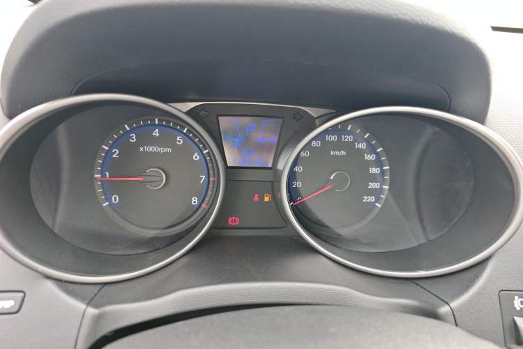 Used Hyundai ix35 2015 2.0L Automatic 2WD Smart Version China V Standard Odometer Close Up