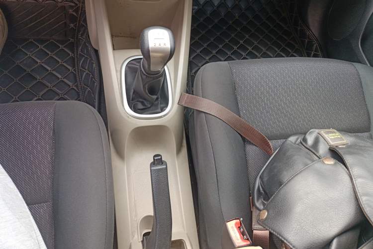 Used Venucia R50 2015 1.6L Manual Fashion Edition
