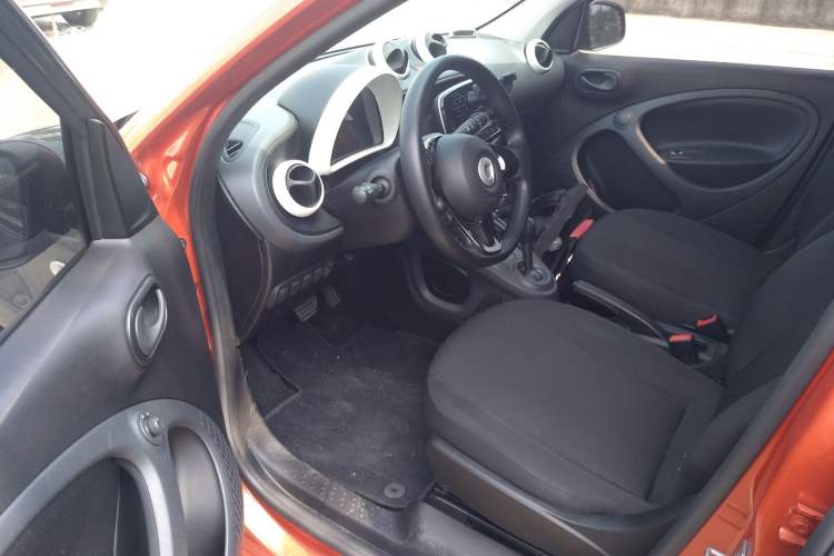 Used smart forfour 2018 1.0L 52 kW Dynamic Edition
