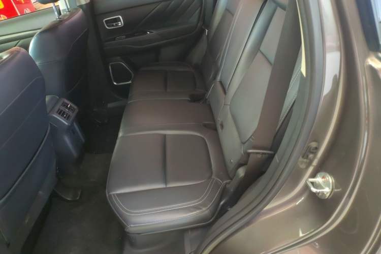 Used Mitsubishi Outlander 2019 2.0L Two-Wheel Drive Comfort Edition 5 Seats China VI Standard