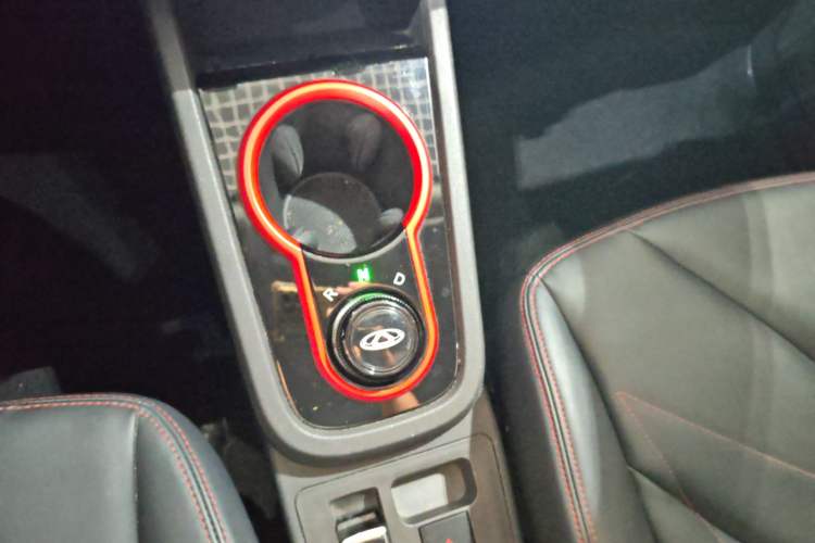 Used Chery QQ Little Ant 2022 Sweet Pink Edition Half-Sugar Version Lithium Iron Phosphate 29.2 kWh 30 kW 301 km