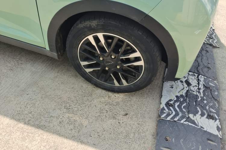 Used Chery QQ Little Ant 2022 Sweet Pink Edition Half-Sugar Version Lithium Iron Phosphate 29.2 kWh 30 kW 301 km