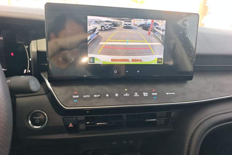 Used Toyota Camry 2024 Dual-Motor 2.0 HGVP Luxury Edition
