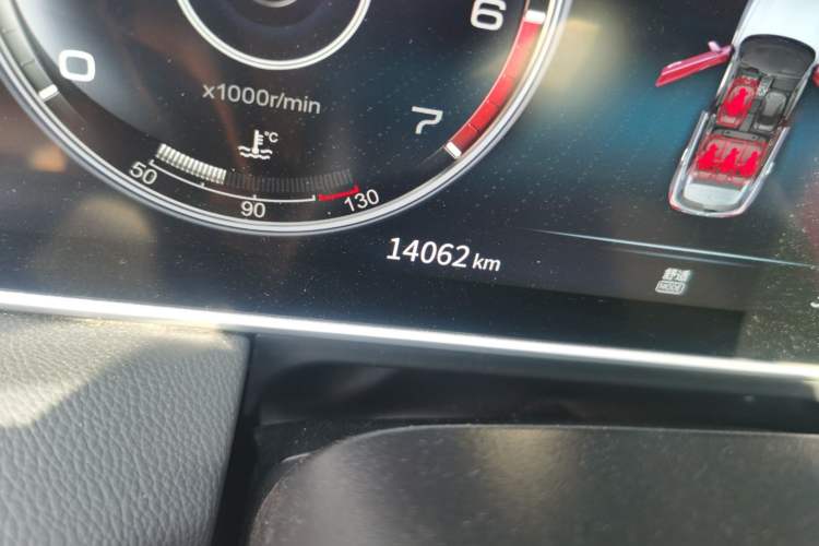 Used Hongqi HS5 2022 Facelifted Version 2.0T Smart Connect Flagship All-Wheel-Drive Edition Odometer Close Up