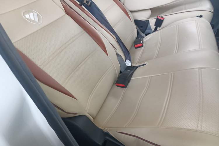 Used Foton Toano 2023 2.0T Manual Urban Version Short Wheelbase Mid-Height Design with Single Rear Tire—5/6/9 Seater Right Front Seat