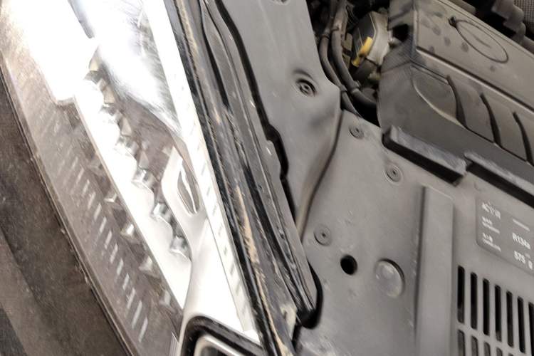 Used BORGWARD BX7 2016 28T Four-Wheel Drive Flagship Version 5 Seats Right Front Headlight