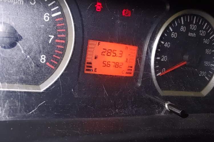 Used FORTHING Lingzhi 2017 M3L 1.6L 7-Seater Comfort Model Odometer Close Up