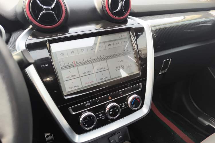 Used BAIC Off-Road BJ20 2016 1.5T Manual Luxury Model Audio And AC Panel