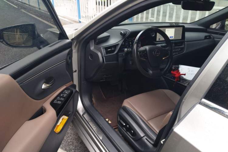 Used Lexus ES 2022 200 Excellence Edition
