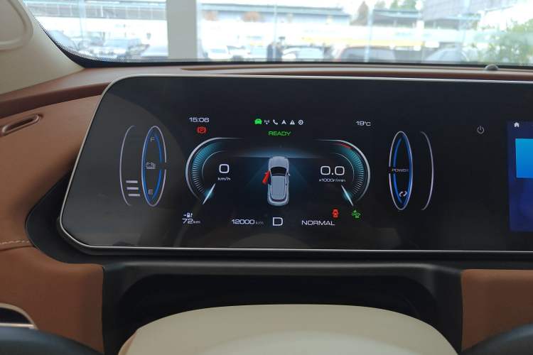 Used ORA Good Cat 2023 401 km Standard Range Luxury Version Lithium Iron Phosphate