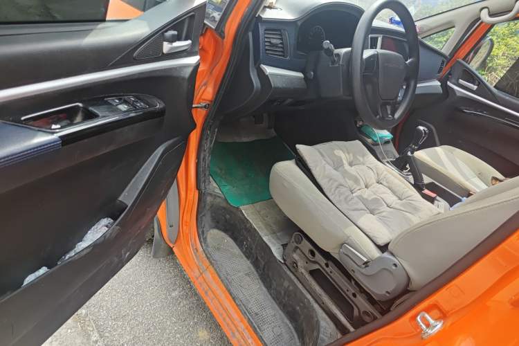 Used FORTHING Lingzhi 2023 V3 1.6L Base Model 2 Seats Driver Seat