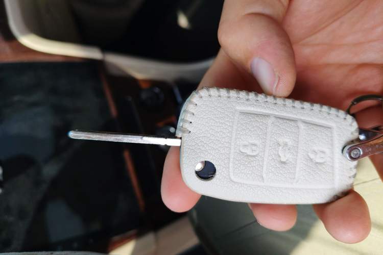 Used Volkswagen Lavida 2013 1.6L Automatic Luxury Edition Vehicle Key