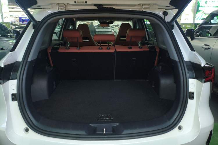 Used CHANGAN CS75 PLUS 2024 3rd Generation Champion Edition 2.0T Intelligent Drive Performance Model Trunk