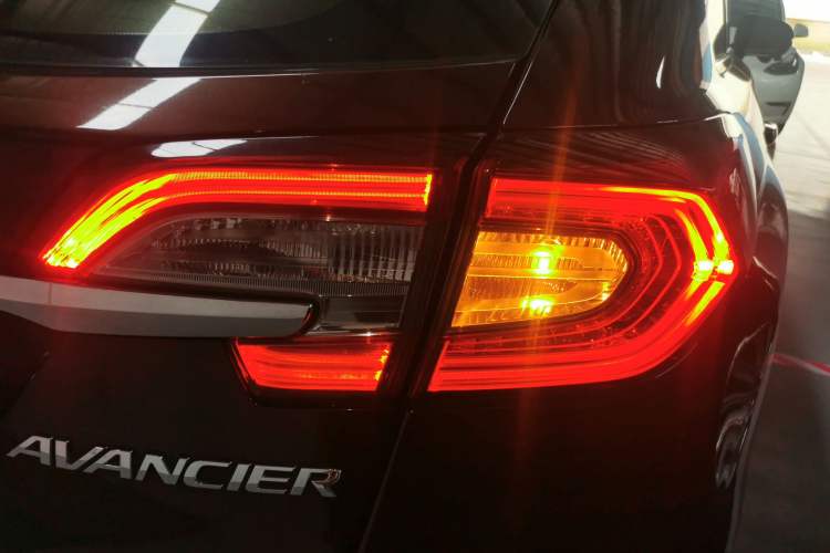 Used Honda Avancier 2017 370TURBO 2WD Luxury Edition Right Rear Taillight