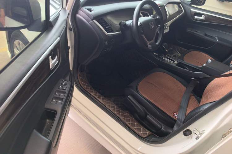 Used Honda Jade 2017 1.8L automatic Comfort version 5 seats Driver Seat