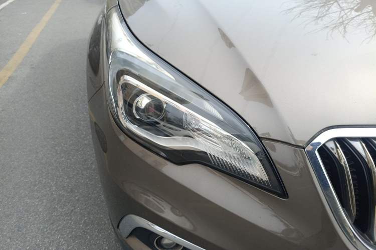 Used Buick Envision 2017 20T Two-Wheel Drive Elite Version Right Front Headlight