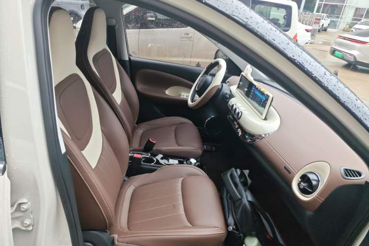 Used Wuling Bingo 2024 333 km Enjoyment Version Right Front Seat