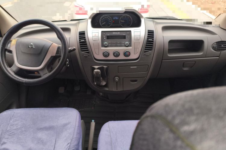 Used SAIC MAXUS Xintu V80 2014 2.5T Aotuntong Short Wheelbase Mid-Roof Model
